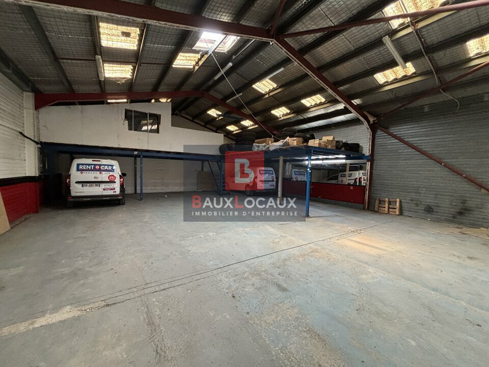 LOCAUX D'ACTIVITÉS - ENTREPÔTS à Vendre